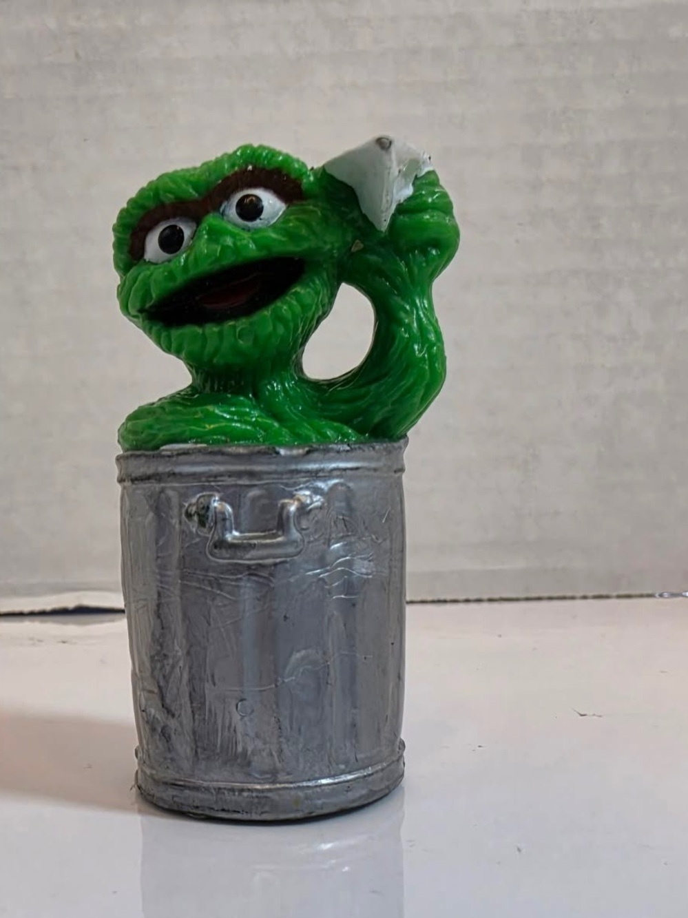 Vintage 80s Sesame Street Applause OSCAR THE GROUCH Paper Airplane Toy Figure